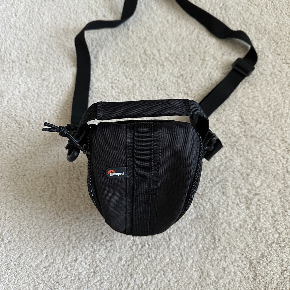 EUC Lowepro camera case - Picture 2 of 4